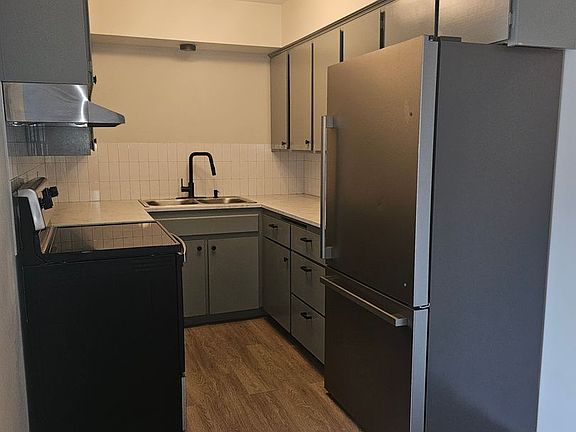3rd image of 1656-1666 W 42nd St #5