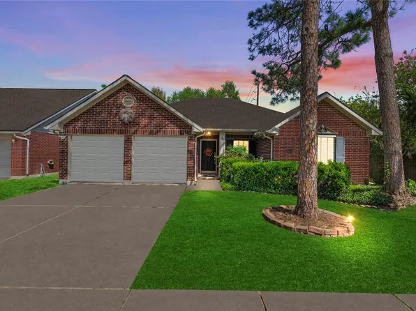 16423 Maple Downs Ln, Sugar Land, TX 77498