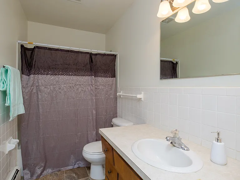 Fargo, ND Country Club Apartments | Bathroom