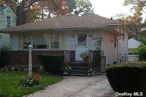 2nd image of 136 Weir St