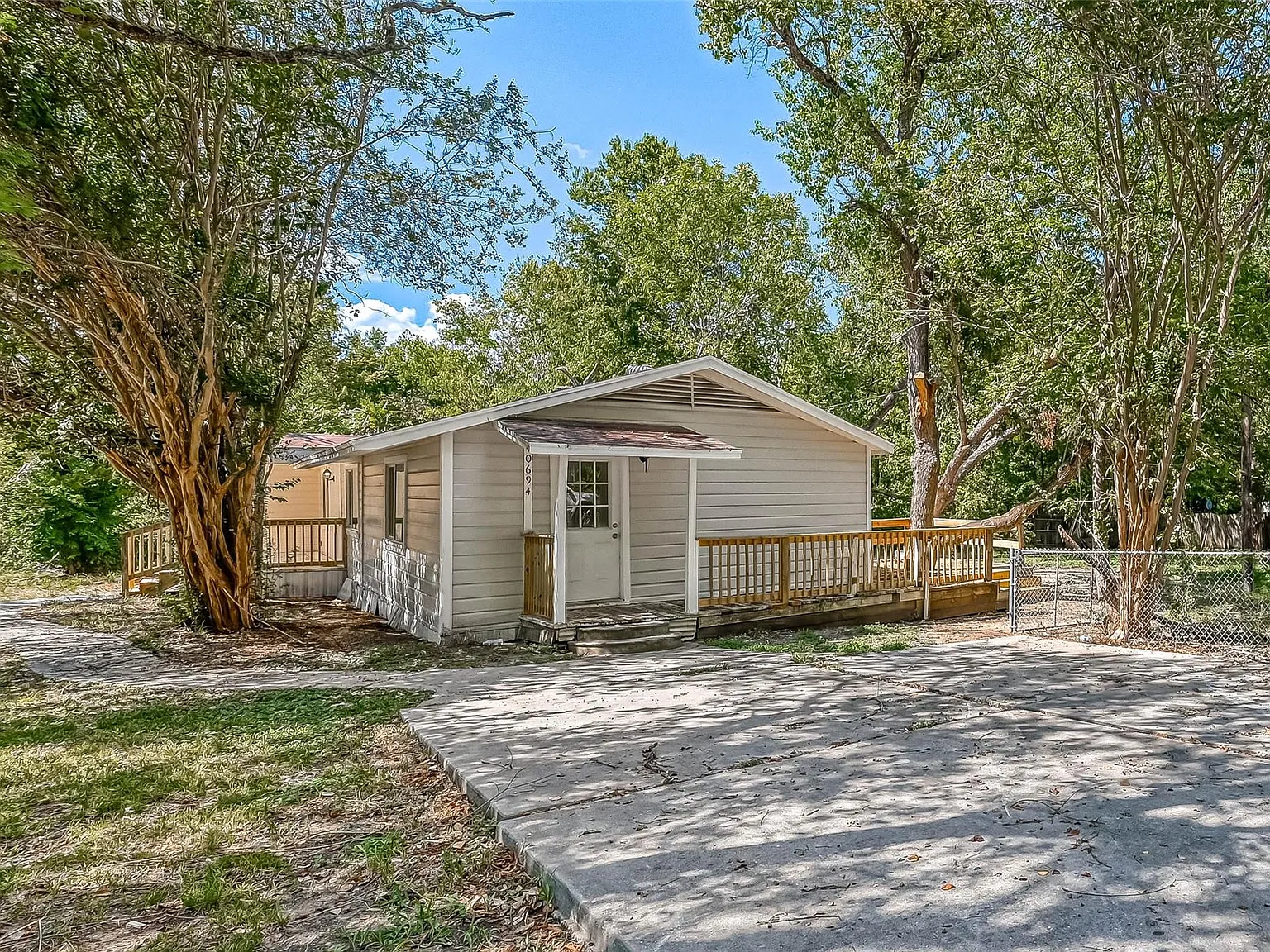 3 bed, 1.5 bath, 1658 sqft, $1,550 — Photo 2