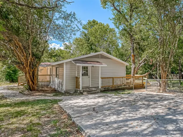 10694 Pine St, Willis, TX 77318
