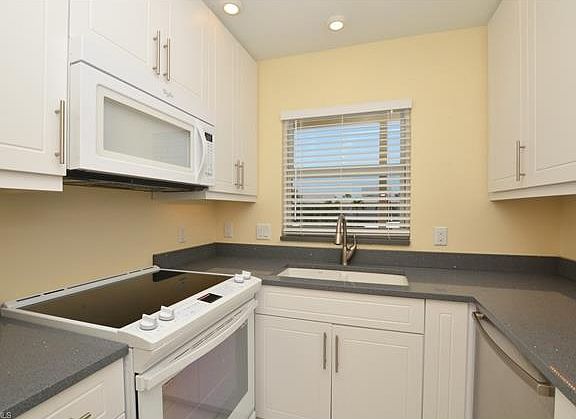4th image of 678 Broad Ave S