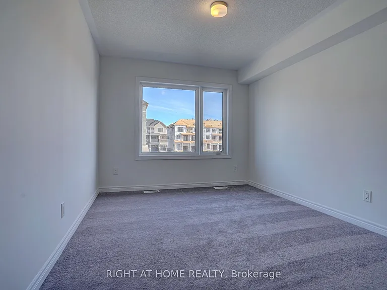 2038 Cameron Lott Cres — Photo 22
