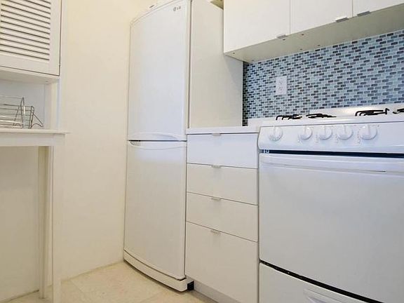 4th image of 301 E 66th St #9Z