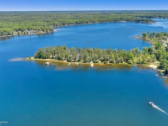 3rd image of 4978 Long Lake Rd