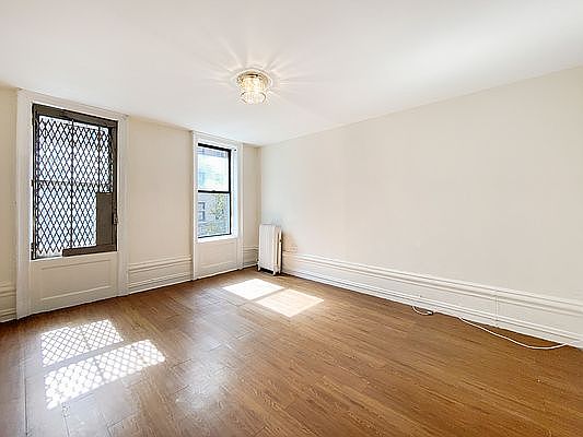 3rd image of 665 W 160th St #G2