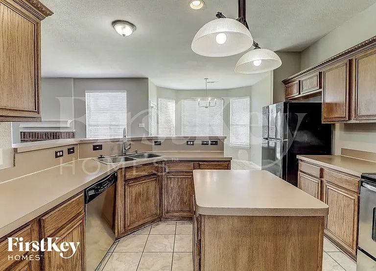 3001 Creekbend Ct — Photo 6
