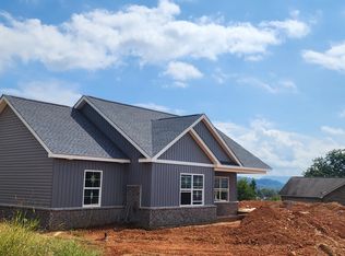 160 Fox Ridge Dr, Mount Carmel, TN 37645