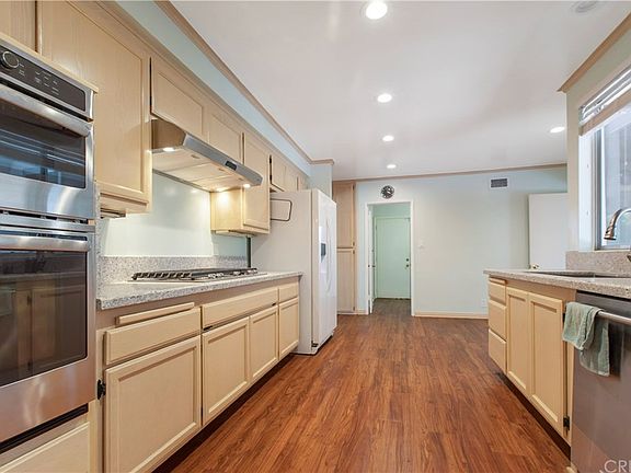 5th image of 23261 Arminta St