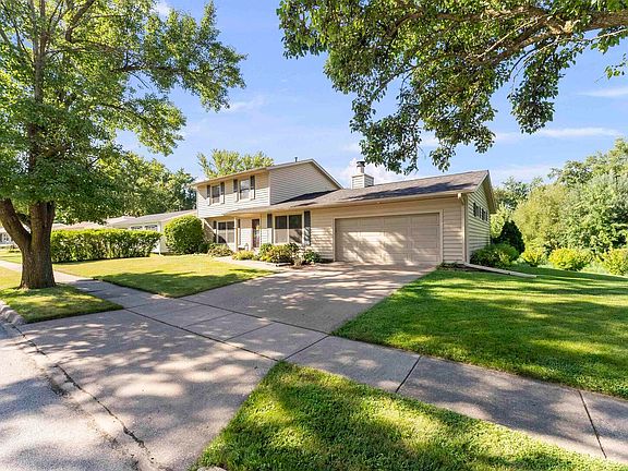 3rd image of 1303 Golden Valley Dr