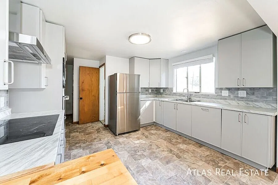Save $6390! Spacious 3 Bed / 2 Bath Home in Prime Lakewood Location 3,300 Sq Ft! New kitchen, Att... — Photo 3