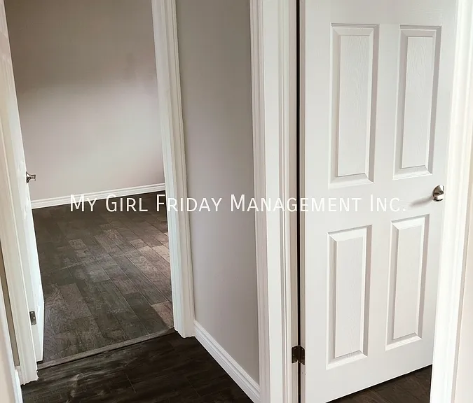 10 Hudson Cres #1 — Photo 8