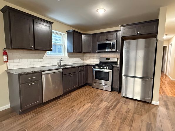 95 Highland Ave FLOOR 1