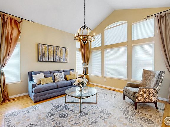 3rd image of 10119 Quarry Hill Pl