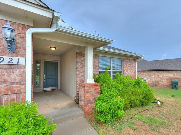 3rd image of 921 Lerkim Ln