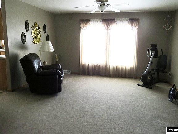 3rd image of 1025 Mesa Ct