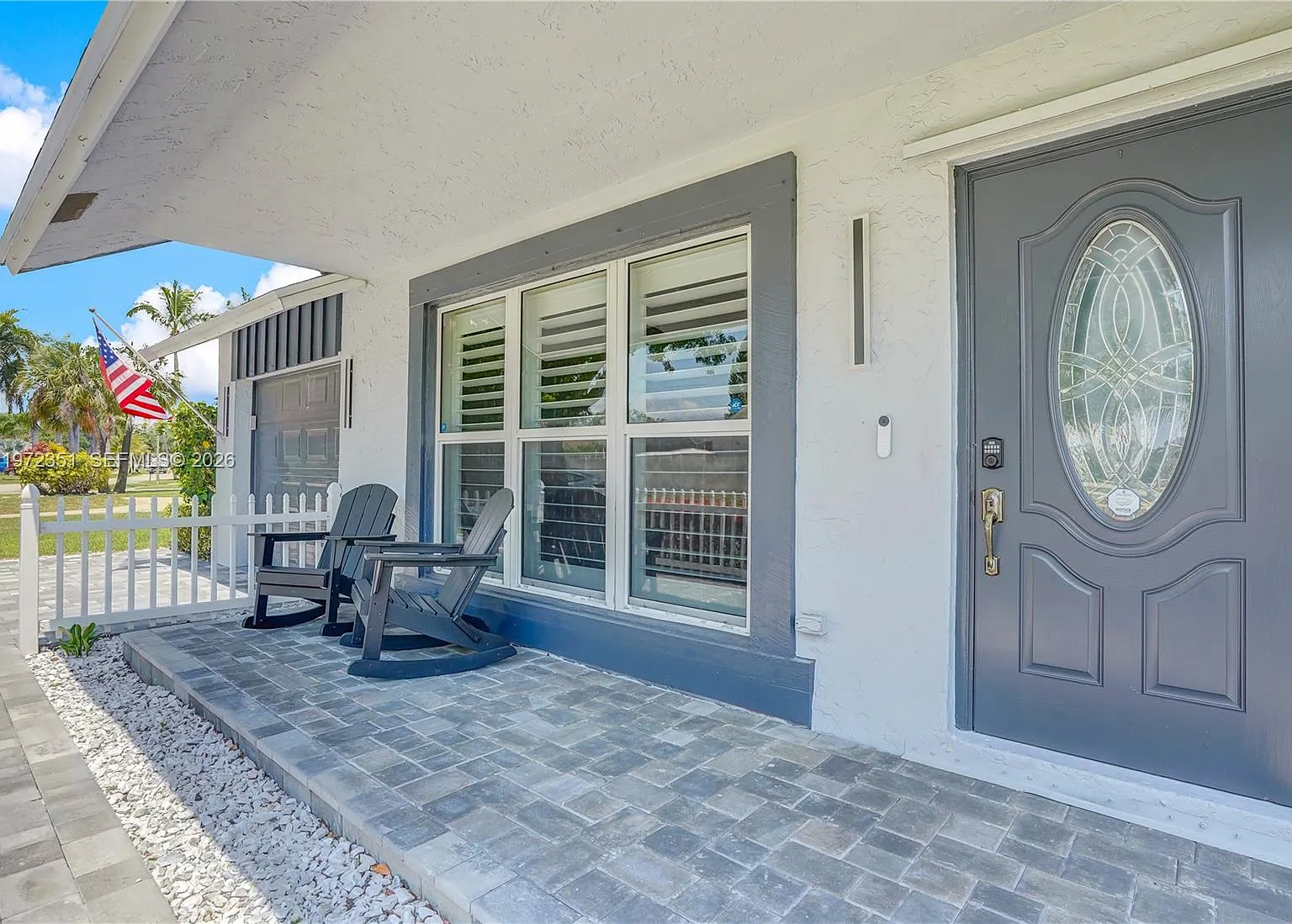 Tropic Palms 2 — Photo 2