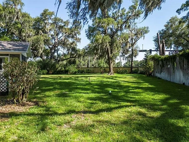 104 Cherry Blossom Ln — Photo 17