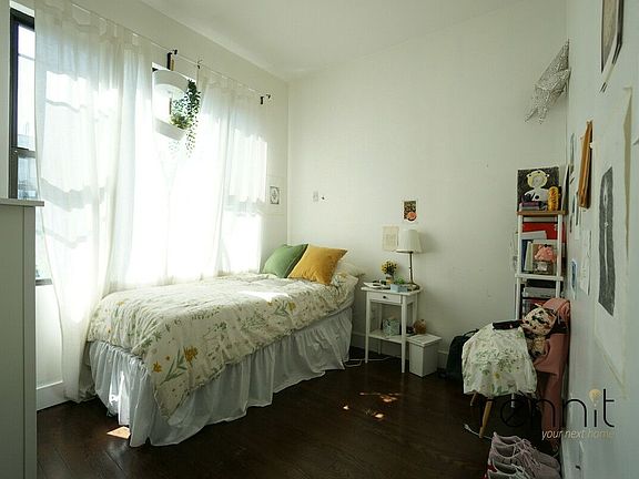 4th image of 318 Troutman St #3C