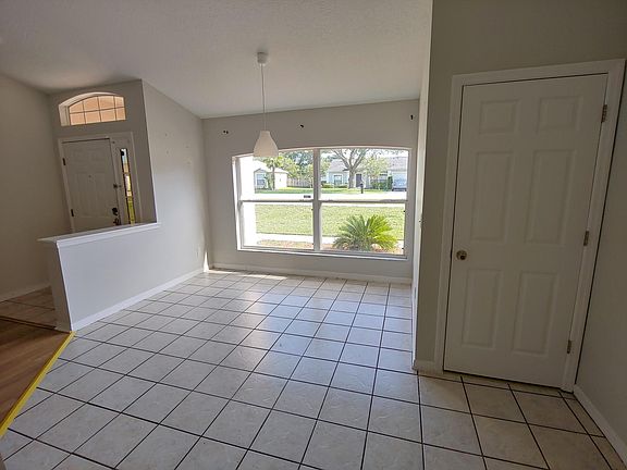 5th image of 343 Valley Edge Dr