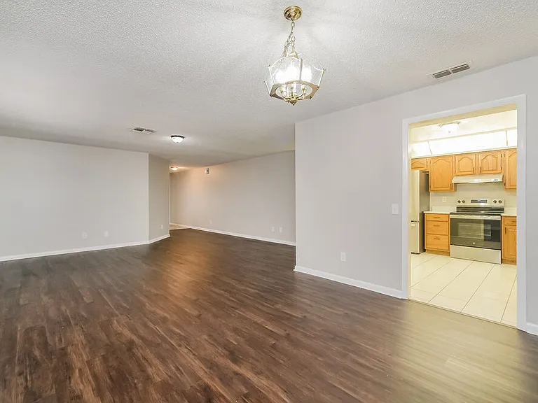 104 Daisy Dr SE — Photo 6
