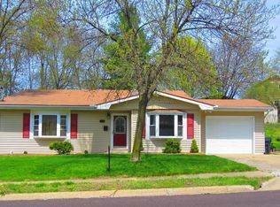 2409 Willow St, Pekin, IL 61554