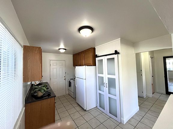 5th image of 106 Grove St