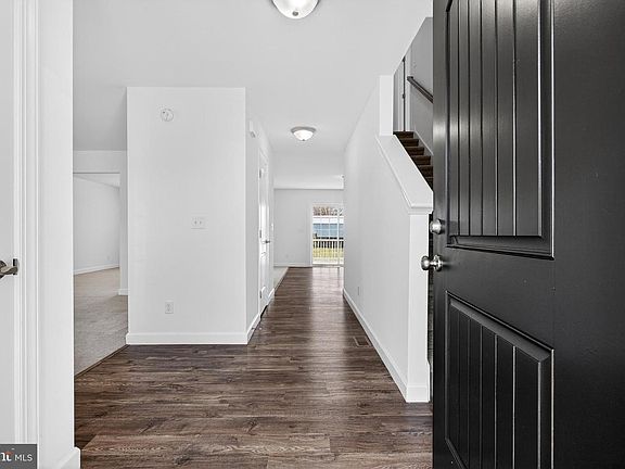 5th image of 457 W Birdie Ln