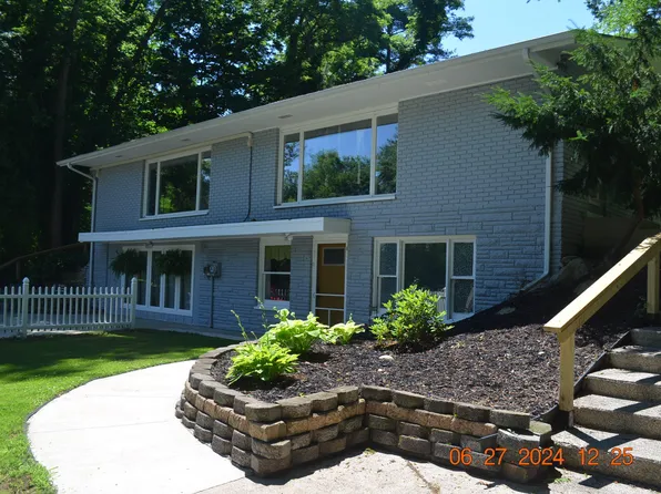 8180 Kephart Ln, Berrien Springs, MI 49103