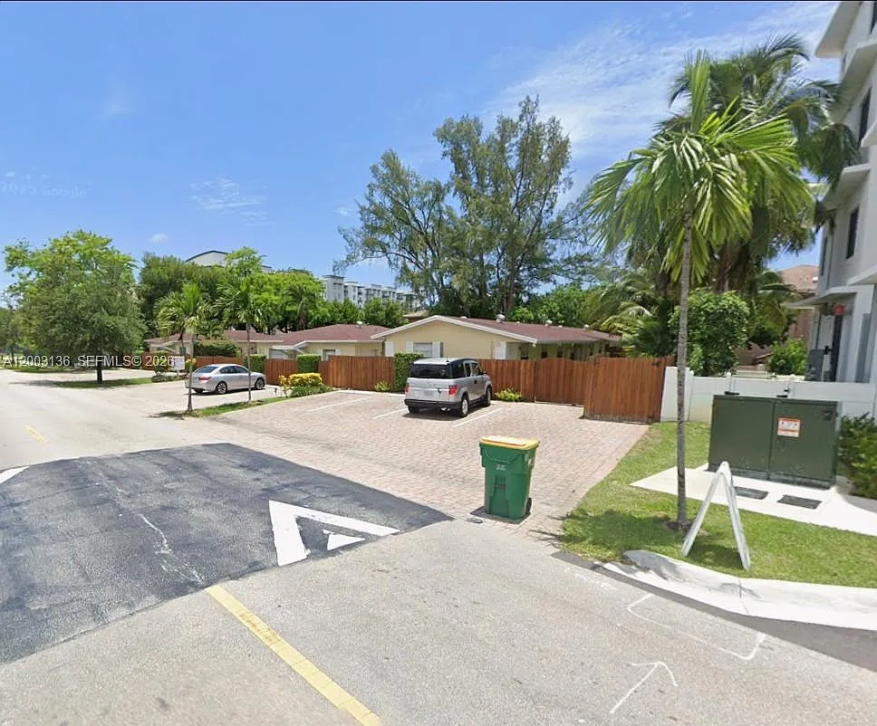 Building Photo - 2016 Miami Rd #B