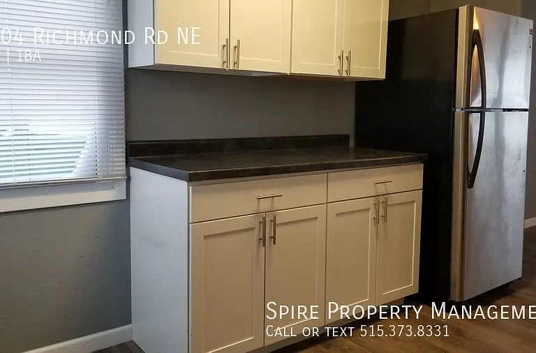 1504 Richmond Rd NE — Photo 3