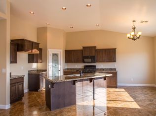 8910 Hayfield Dr, Flagstaff, AZ 86004