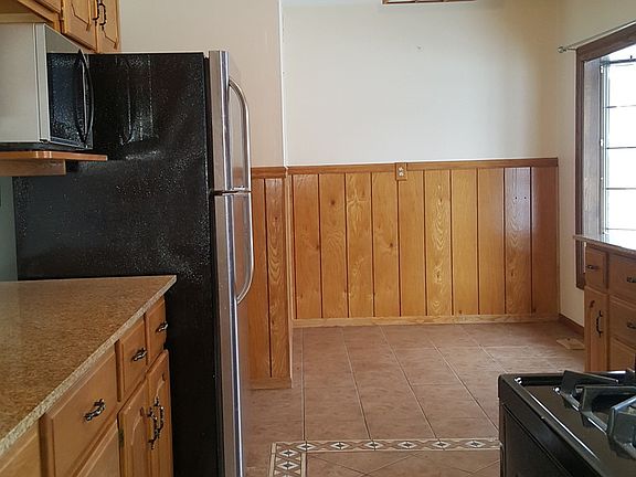 3rd image of 1413 Lakewood Dr