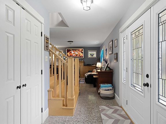 3rd image of 271 Hall Rd S