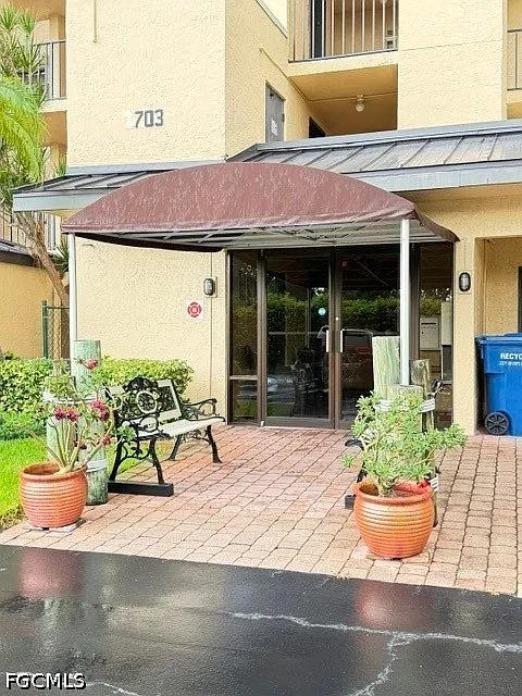 2 bed, 2.0 bath, 1156 sqft, $2,100 — Photo 2