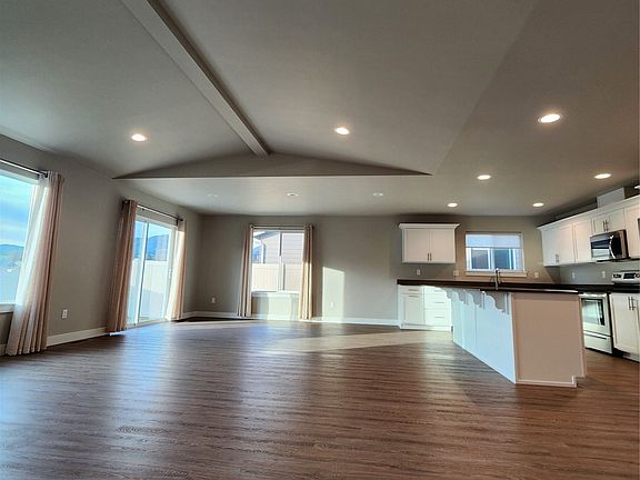 3rd image of 194 Emma Drive