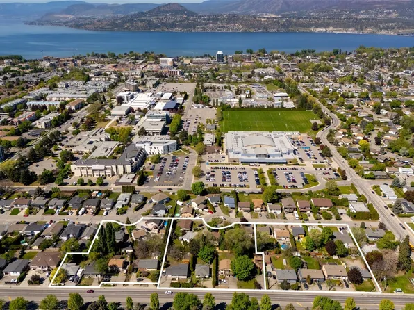 2930 Gordon Dr, Kelowna, BC V1W 3R3