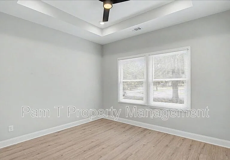 1019 W 35th St #B — Photo 9
