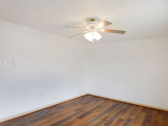 3rd image of 22194 Donaldson Dr
