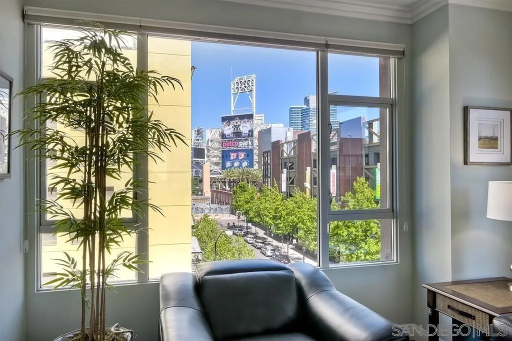 2 bed, 1002 sqft, $4,500 — Photo 3
