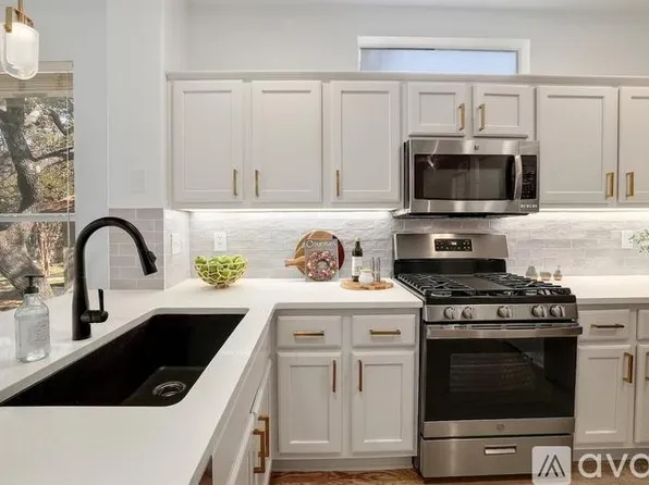 165 Dan Moody Trl, Georgetown, TX 78633