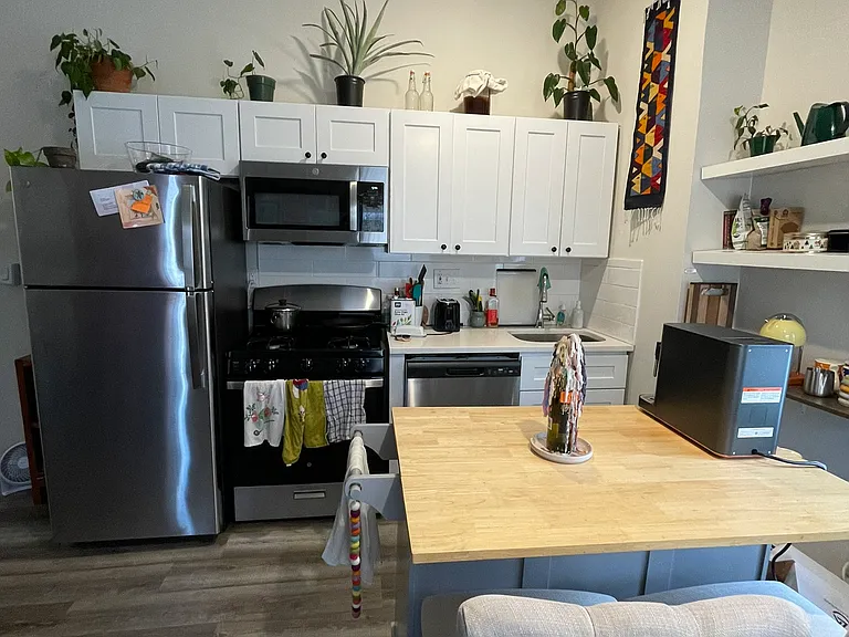 1917 Spring Garden St #6 — Photo 2