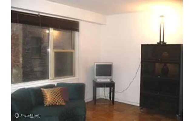 Rented by Douglas Elliman | media 15