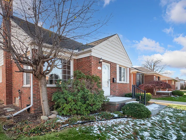 357 Emmons Blvd — Photo 26