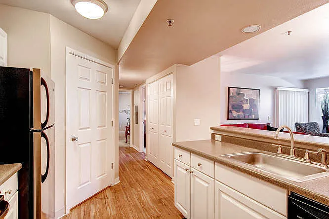 Miramont Apartments — Photo 40