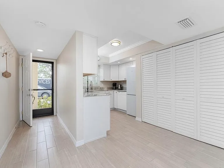 150 Englewood Isles Pkwy #204 — Photo 9