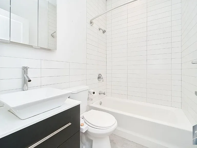 207 N 6th St #4R — Photo 16