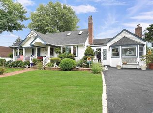 7 Dawes Ave, Syosset, NY 11791