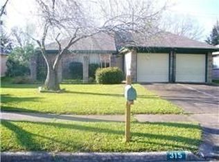 315 El Toro Ln, Webster, TX 77598